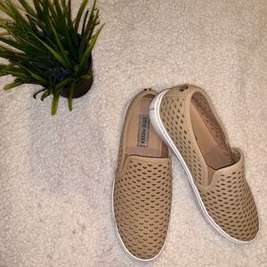 Steve Madden Slip on shoes